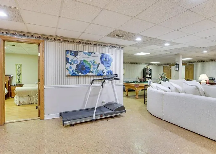 Apartment 6 Shared Acres Pool Table Hills