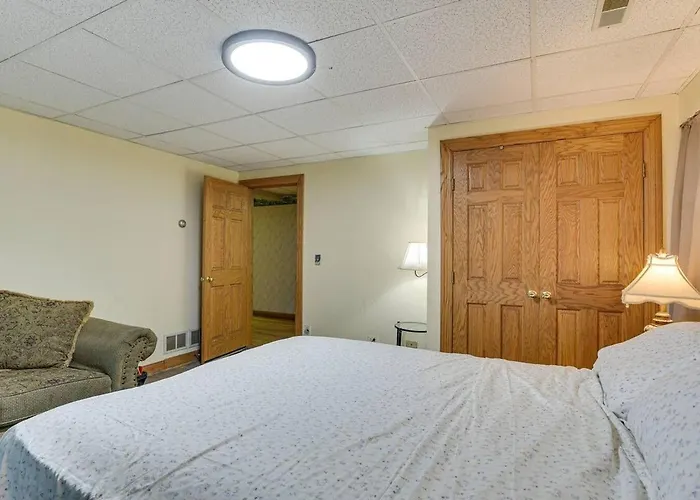 Apartment 6 Shared Acres Pool Table Hills