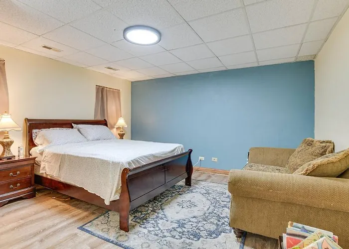 6 Shared Acres Pool Table Hills Apartment *