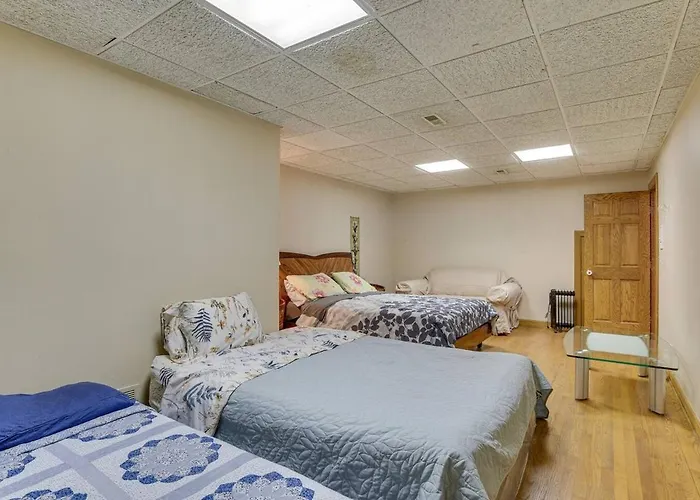 6 Shared Acres Pool Table Hills Apartment *