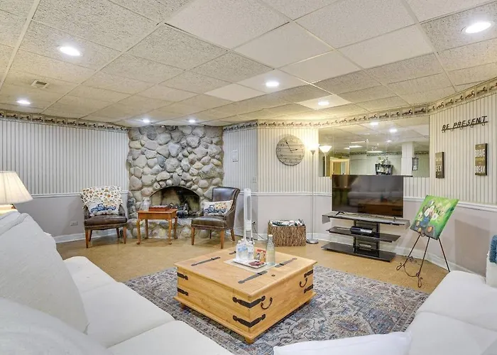 6 Shared Acres Pool Table Hills Apartment