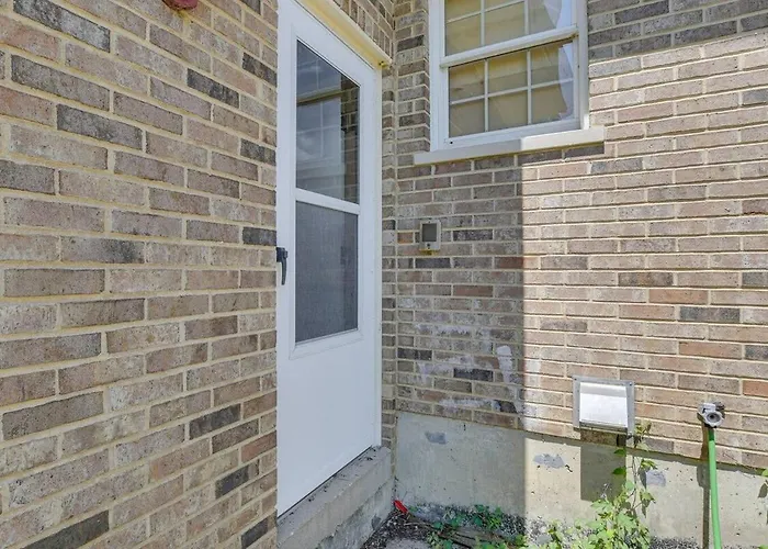 6 Shared Acres Pool Table Hills Apartment *