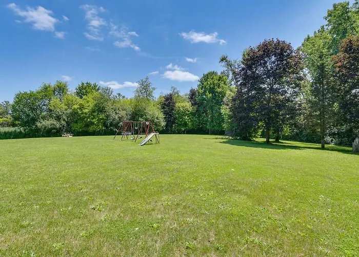 6 Shared Acres Pool Table Hills Apartment